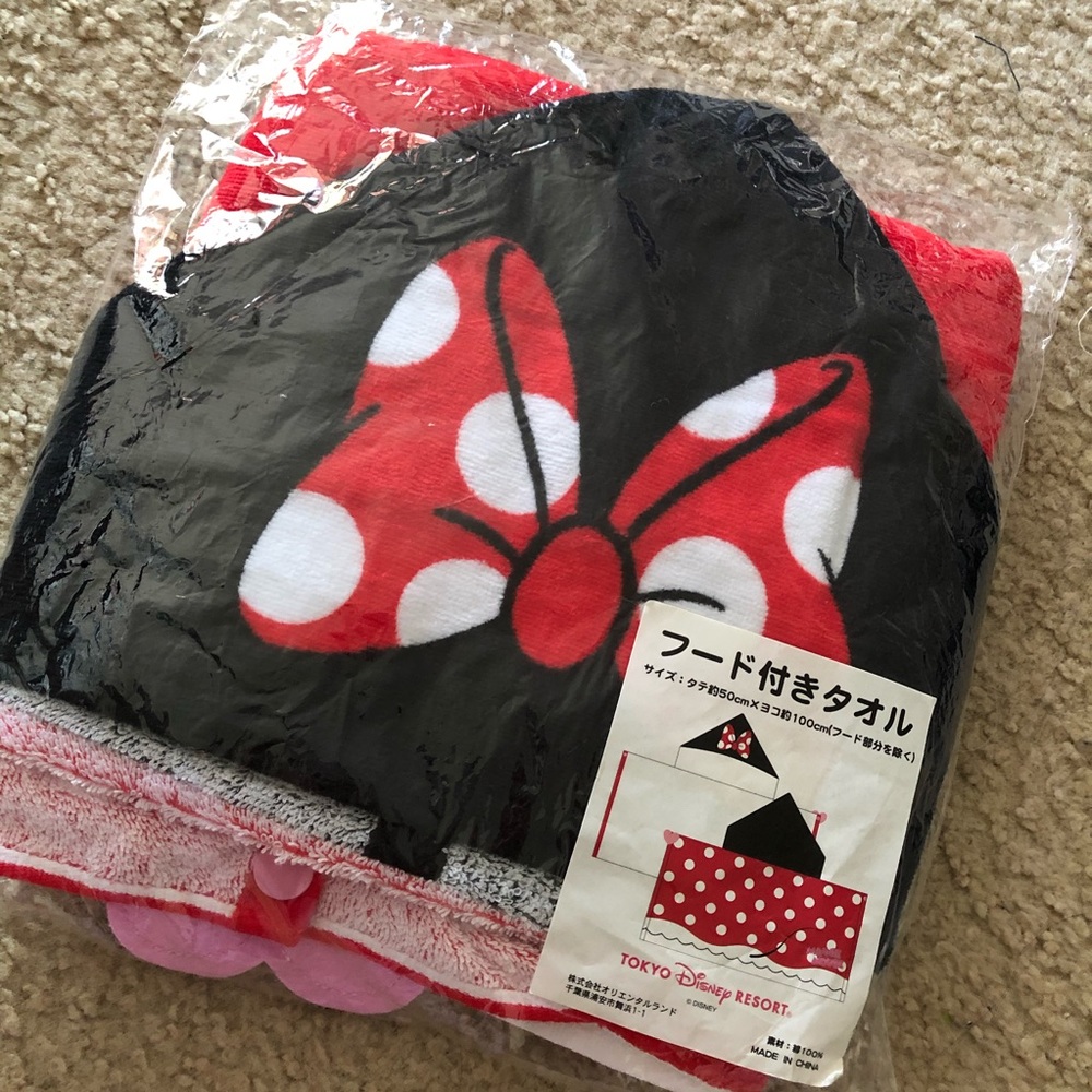 ❌sold❌Tokyo Disney Minnie Mouse Hooded Towel - Picture 1 of 4